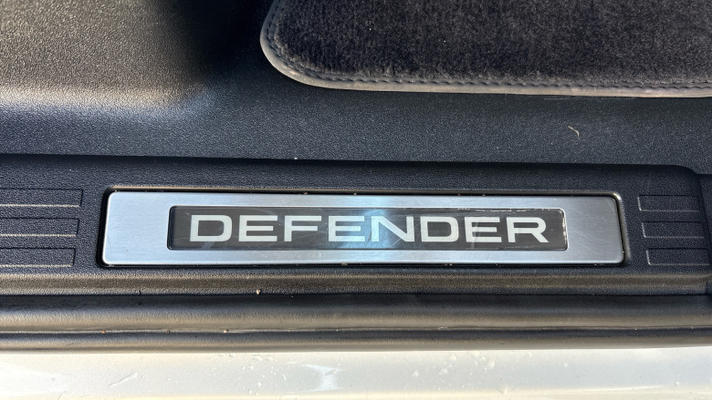 Land Rover Defender 3.0 D250 X-Dynamic S 110 5dr Auto Diesel Estate